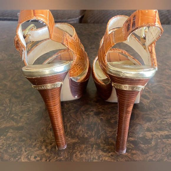 Michael Kors Snakeskin Platform Heels with Side Buckles  - size 7 - Picture 4 of 14